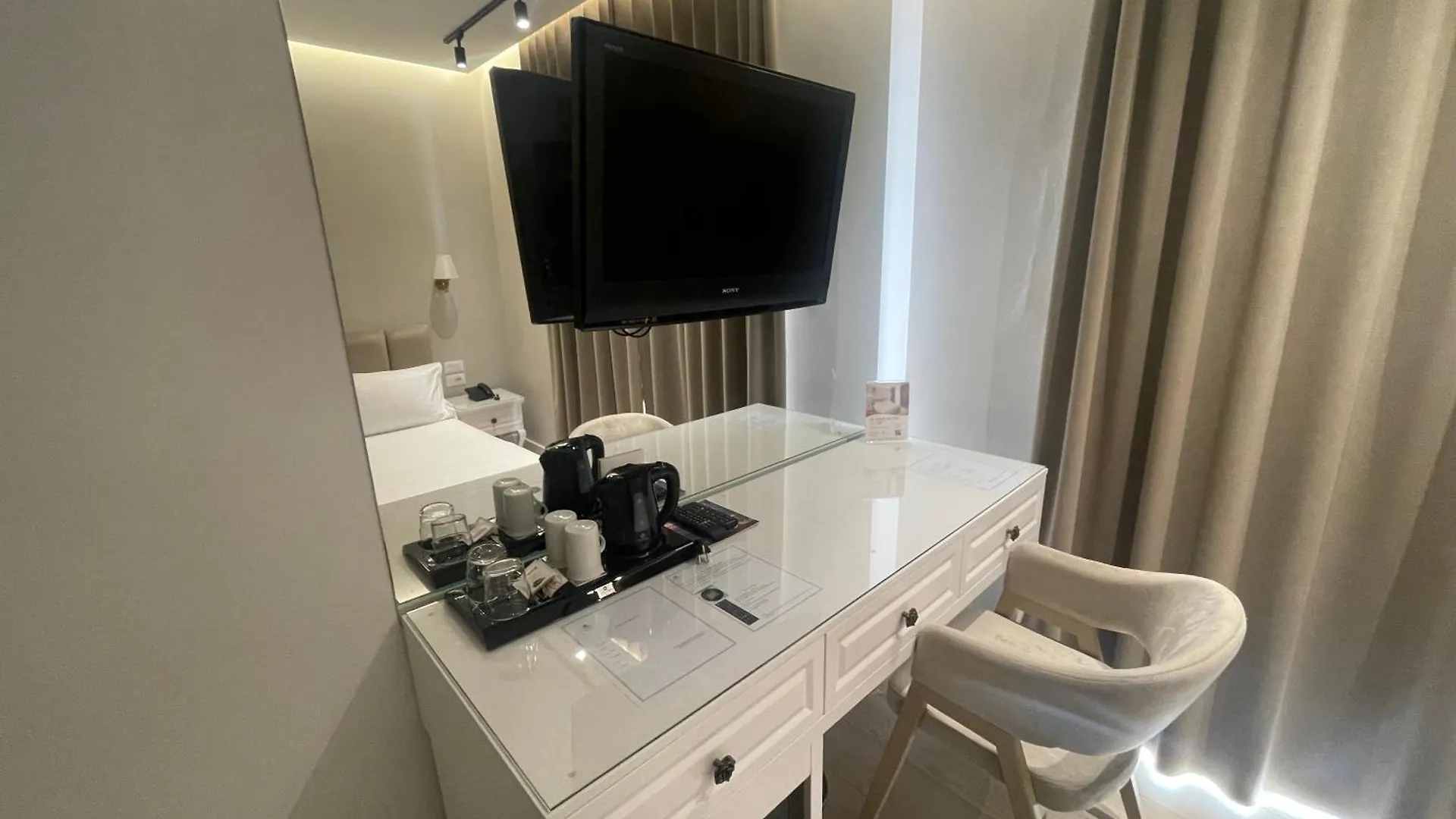 Seaside Hotel Vlore 4*,